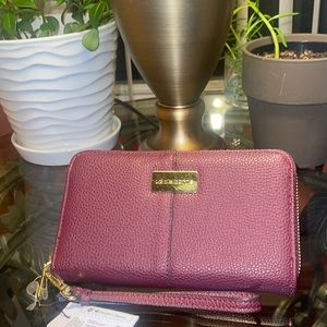 Liz Claiborne Erica Za Pebble Wristlet